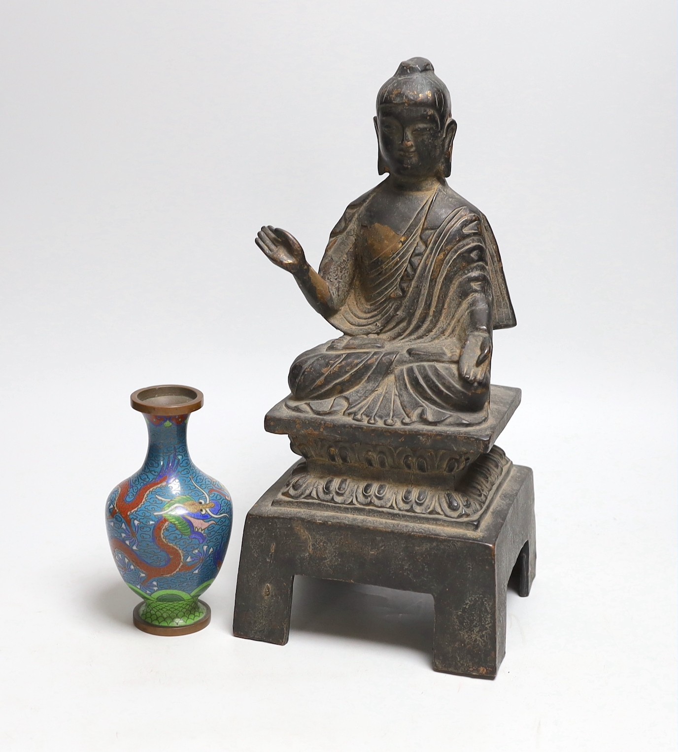 A Chinese or Japanese cast iron seated figure of Buddha and a cloisonne enamel ‘dragon’ vase, tallest 30cm (2)